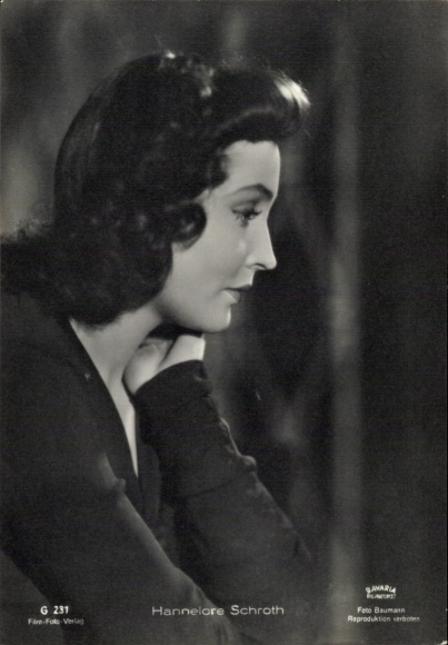 Ak-actrice Hannelore Schroth, portret in profiel