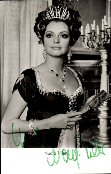 Ak Schauspielerin Nadja Tiller, Portrait, Schmuck, Autogramm