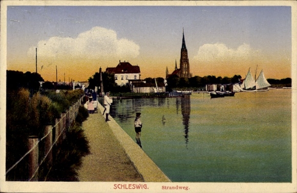 Ak Schleswig aan de Schlei, havenzicht, kastelen, boten, wandelaars, strandpad
