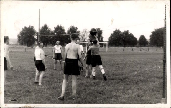 Photo Postcard Wolfenbüttel in Lower Saxony, Volleyball, Welger Fahrzeugbau
