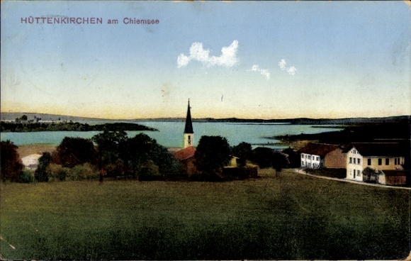 Ak Hüttenkirchen Hittenkirchen Bernau am Chiemsee, Landschaft, Chiemsee, Kirche, Wiesen, Häuse...
