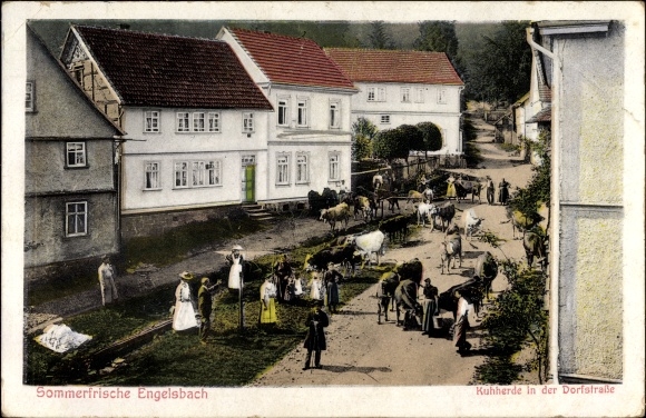 Ak Engelsbach Leinatal in Thüringen, Straßenpartie, Viehtrieb