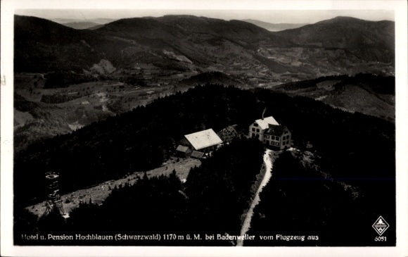 Ak Blauen Badenweiler im Schwarzwald, Luftaufnahme, Hotel u. Pension Hochblauen, 1170 m, schöne L