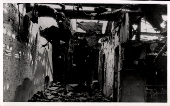 Photo Berlin Schöneberg, Theater, Nürnberger Straße, war destruction WWII, interior view, rubble