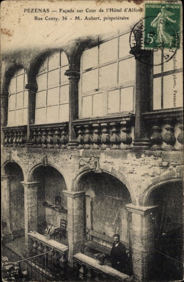 Postcard Pézenas Hérault, Facade sur Cour de l'Hotel d'Alfons