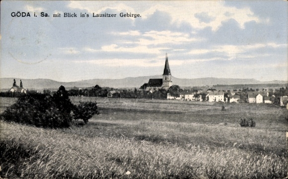 Ak Göda in Oberlausitz, panorama met kerk, Lausitzer gebergte op de achtergrond, landelijk tafereel