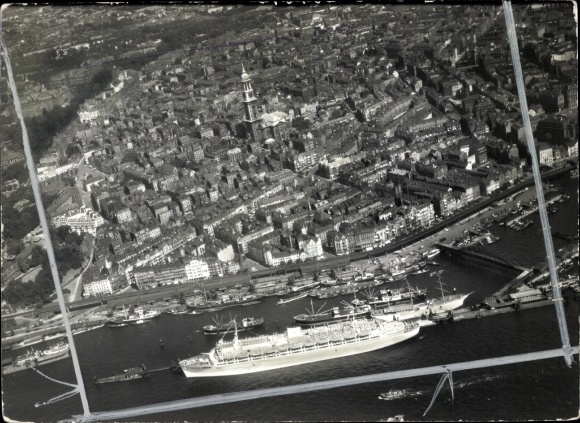 Foto Hamburg, Fliegeraufnahme, Dampfer, Michel, Überseebrücke