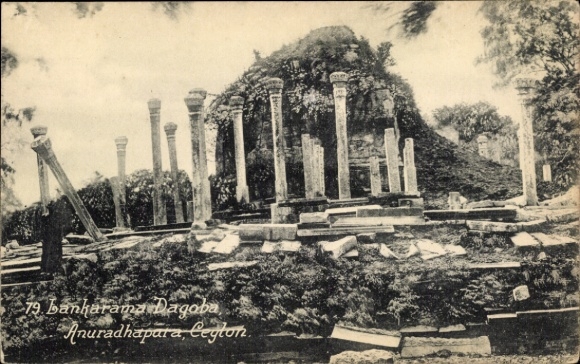 Ak Anuradhapura Sri Lanka, Bankarama Dagoba, Säulenreste, historische Stätte