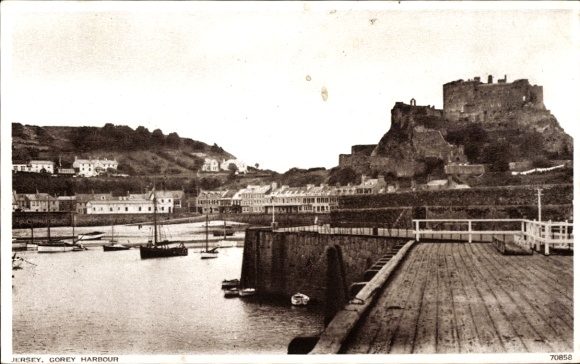 Ak Gorey Kanalinsel Jersey, Mont Orgueil Castle, Schwarz-Weiß-Bild, Hafen, Boote, Burg, Häuser