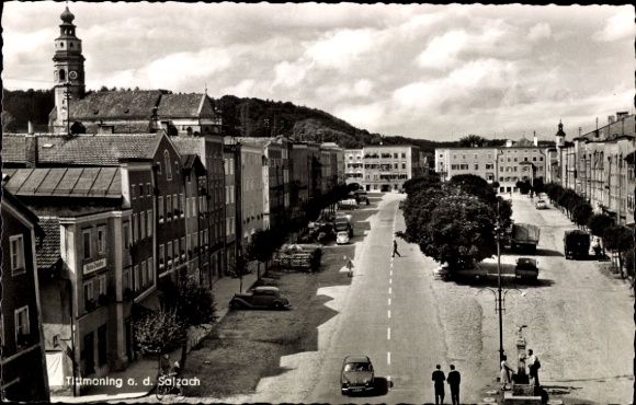 Ak Tittmoning in Oberbayern, Stadtplatz,  Autos, Gebäude, Uhrturm
