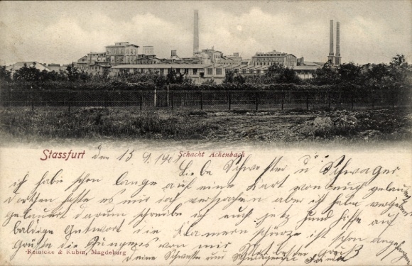 Ak Stassfurt im Salzlandkreis,  Schacht Achenbach, Industriegebäude, rauchende Schornsteine