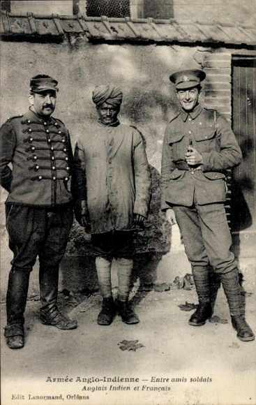 CPA Armée Anglo-Indienne, Entre amis soldiers Anglais Indies et Français