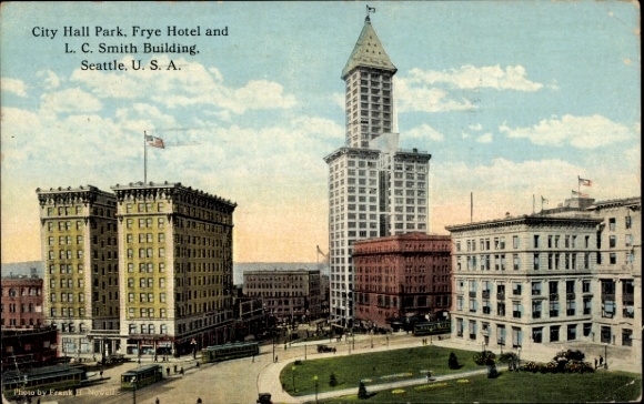 Ak Seattle Washington USA, City Hall Park, Frye Hotel, L. C. Smith Building, Foto von Frank Nell