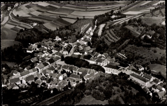 Ak Goldkronach im Fichtelgebirge, Luftaufnahme von   Architektur, ländliche Umgebung