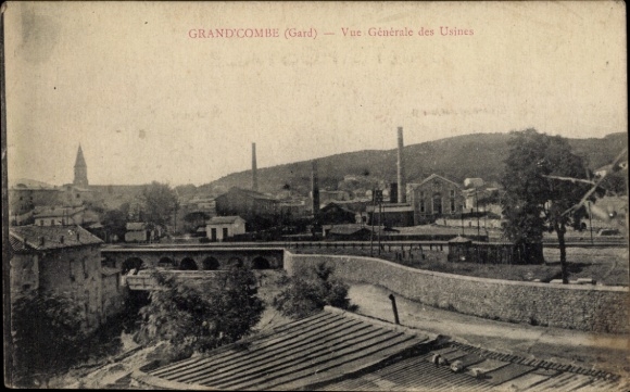 Postcard La Grand Combe Gard, Vue generale des Usines