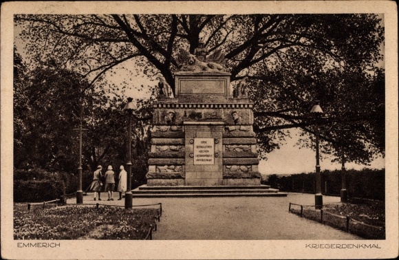 Postcard Emmerich am Rhein, war memorial, passers-by