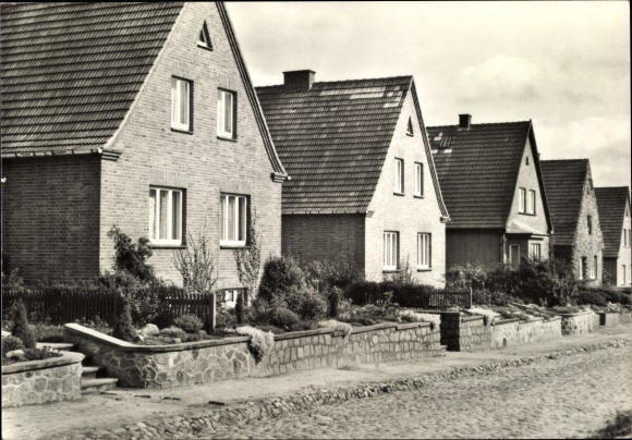 Postcard Goldberg in Mecklenburg, Müllerweg, single-family houses