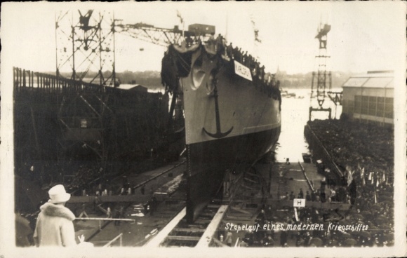 Photo Postcard Kiel, light cruiser Karlsruhe, warship Reichsmarine, launched 1927