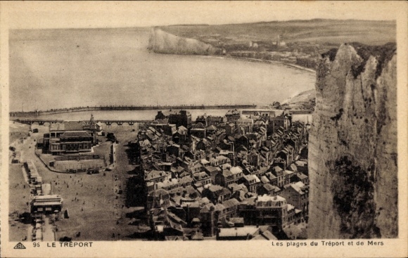Ak Le Tréport Seine Maritime, Luftaufnahme von  Strände, Stadtansicht, Küste