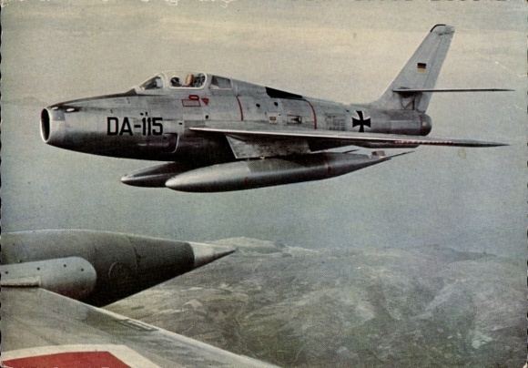 Postcard German Bundeswehr, standard fighter-bomber F 84 F Thunderstreak, DA-115