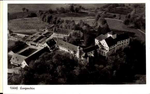 Ak Langenstein Halberstadt in het Harzgebergte, luchtfoto van het kasteel omgeven door bomen en weilanden
