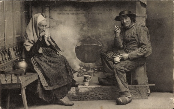 PC Quimper Finistère, couple in Breton costume