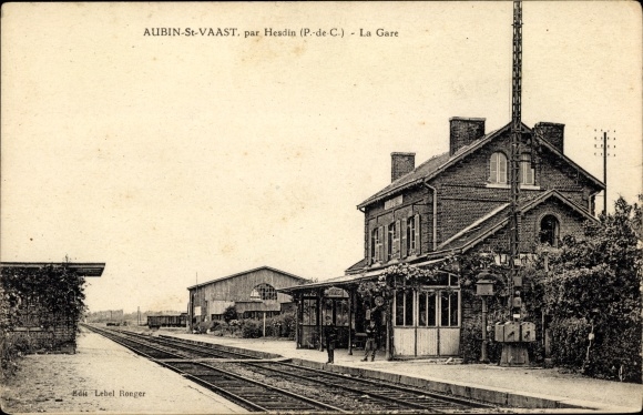 Postcard Aubin Saint Vaast Pas de Calais, Bahnhof, Gleisseite