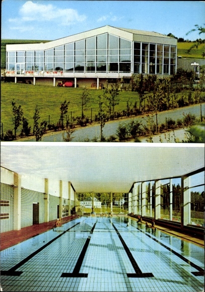 Ak Selbitz in het Frankische Woud, overdekt zwembad Selbitz, zwembad, modern gebouw, grote raampartij
