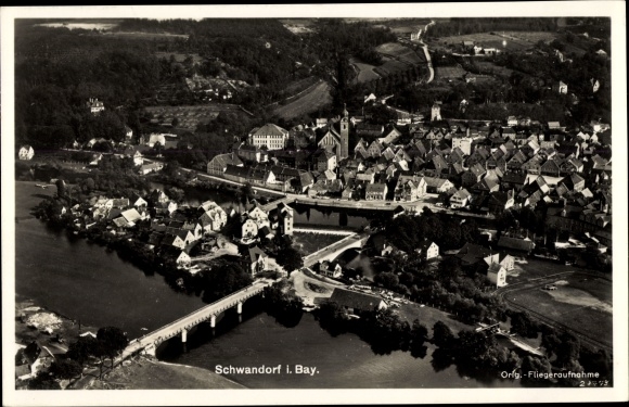 Ak Schwandorf im Oberpfälzer Wald Bayern, Fliegeraufnahme vom Ort