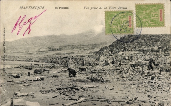 CPA Saint-Pierre Martinique, Vue prise de la Place Bertin