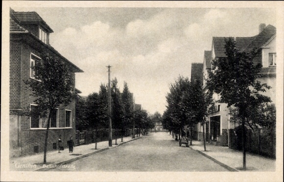 Ak Genthin, Bahnhofstrasse, woongebouwen, winkel