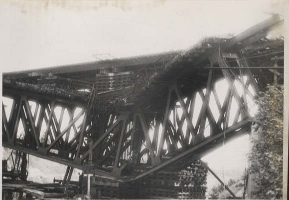 Original Fotos Berlin Tempelhof, zerstörte S-Bahnbrücke Mariendorf, um 1946/47, ca. 12 x 17 cm