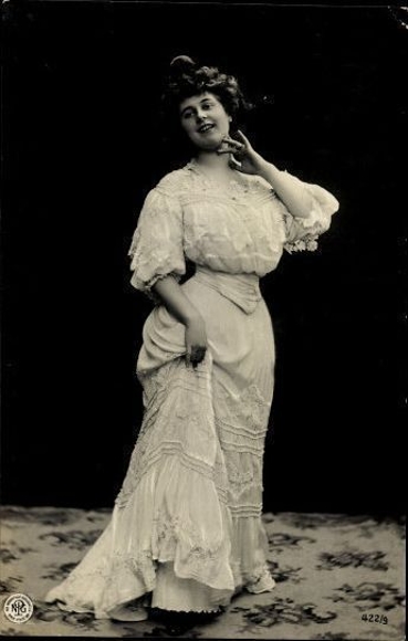 10 alte Ak Frauenportraits, diverse Ansichten