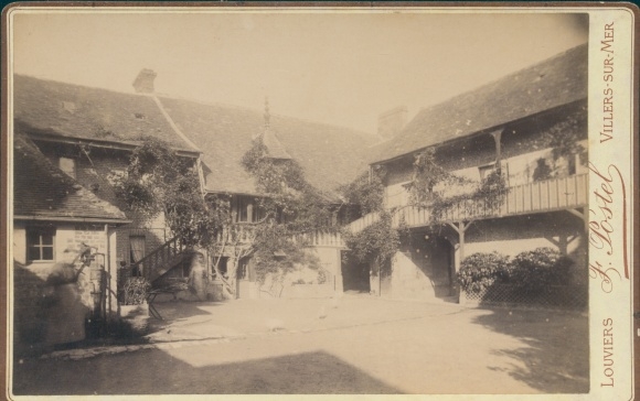 Cabinet photo Louviers Eure, part of a building