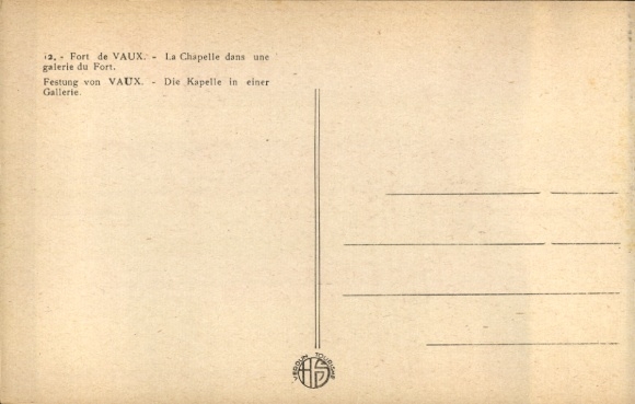 Postcard Douaumont Lorraine Meuse, Fort Vaux, chapel in the wooden altar with cross, gallery