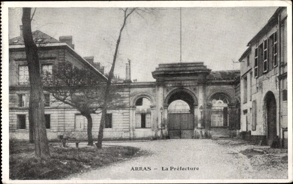 Postcard Arras Pas de Calais, The Prefecture, Prefecture, entrance