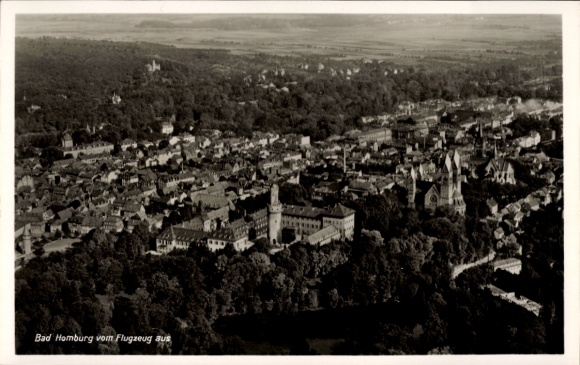 Ak Bad Homburg vor der Höhe Hessen, Luftaufnahme von  viele Gebäude, idyllische Landschaft