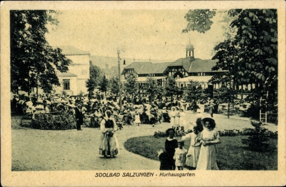 Postcard Bad Salzungen in Thuringia, spa garden, many people, buildings, trees, family