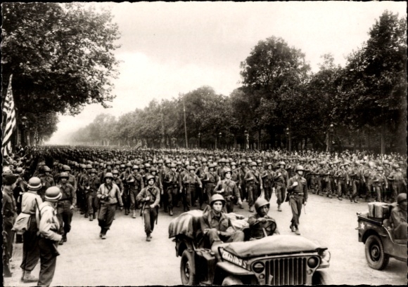 CPA Paris VIII, Liberation de Paris, L'Infanterie américaine défile aux Champs-Elysées