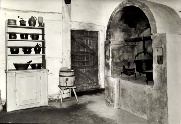 Ak Klockenhagen Ribnitz Damgarten, openluchtmuseum, gang in het huisje