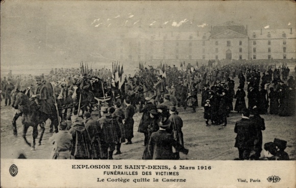 CPA Île Saint Denis Seine Saint Denis, explosion 1916, Cortège quitte la Caserne