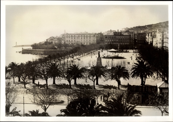 Fot. H. Hoffmann, Bastia Haute Corse, promenada, pomnik, listopad 1942 r.