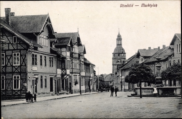 KP Römhild w Turyngii, widok na rynek z fontanną