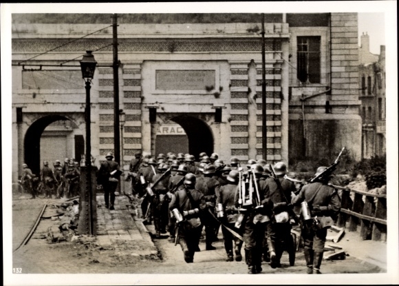 Photo Maubeuge Nord, fortress conquered by German Wehrmacht soldiers, May 1940, II WW