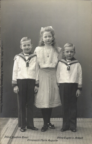 Postcard Prince Joachim Ernst, Prince Eugene of Anhalt, Princess Marie Auguste