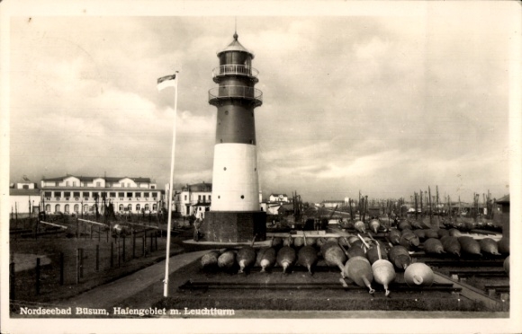 Ak Noordzeebadplaats Büsum, vuurtoren, Noordzee, havengebied, historische architectuur, boten