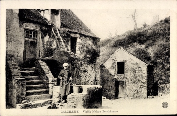 Postcard Gargilesse Indre, older house, steps, man with hat, rural setting