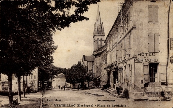 Postcard Distribution Dordogne, Place de la Malrie, Hotel du Perigord