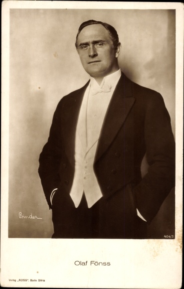 Postcard actor Olaf Fönss, portrait in suit, Ross 404/3