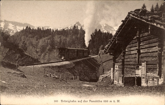 KP Brünig Meiringen Kt. Bern Szwajcaria, Brünigbahn na szczycie przełęczy